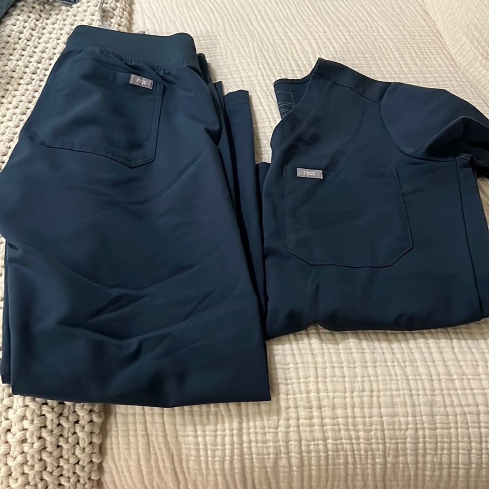 FIGS Scrub set Like New! Dark Harbor color
